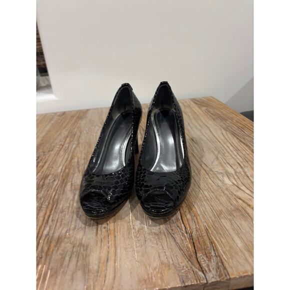 Stuart Weitzman Plainfield Peep Toe Pumps Black Size 6.5 - Picture 3 of 8